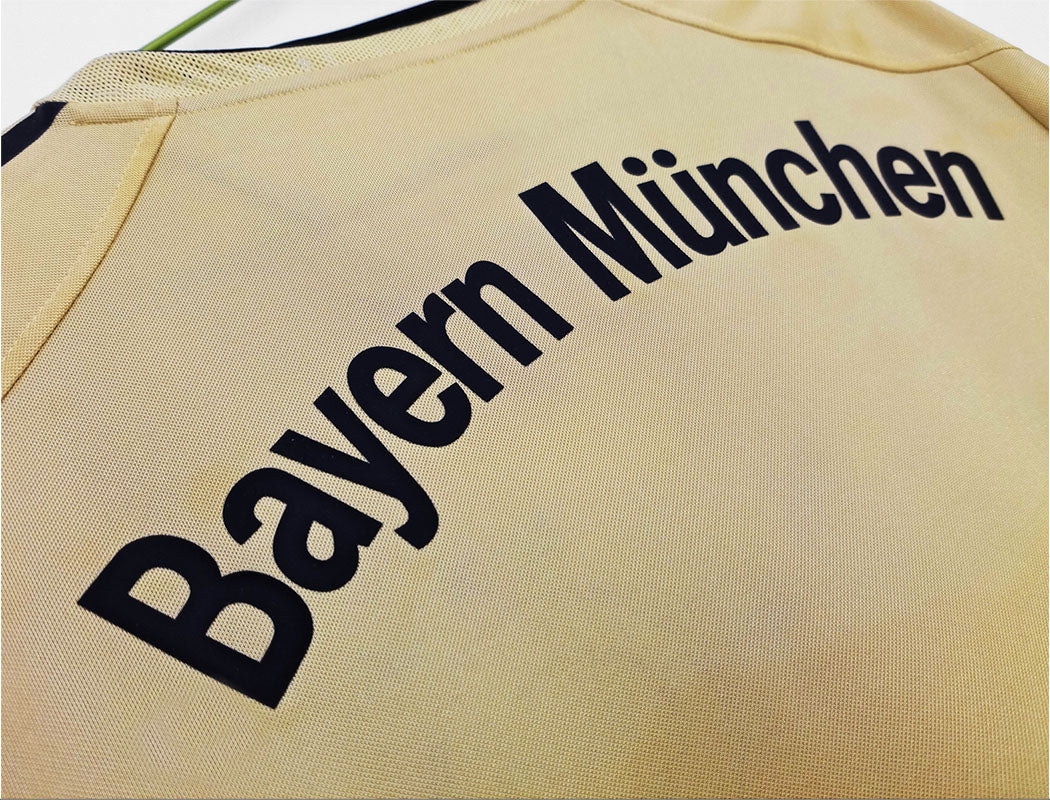 2004/05 Season Bayern Munich Away Retro Kit