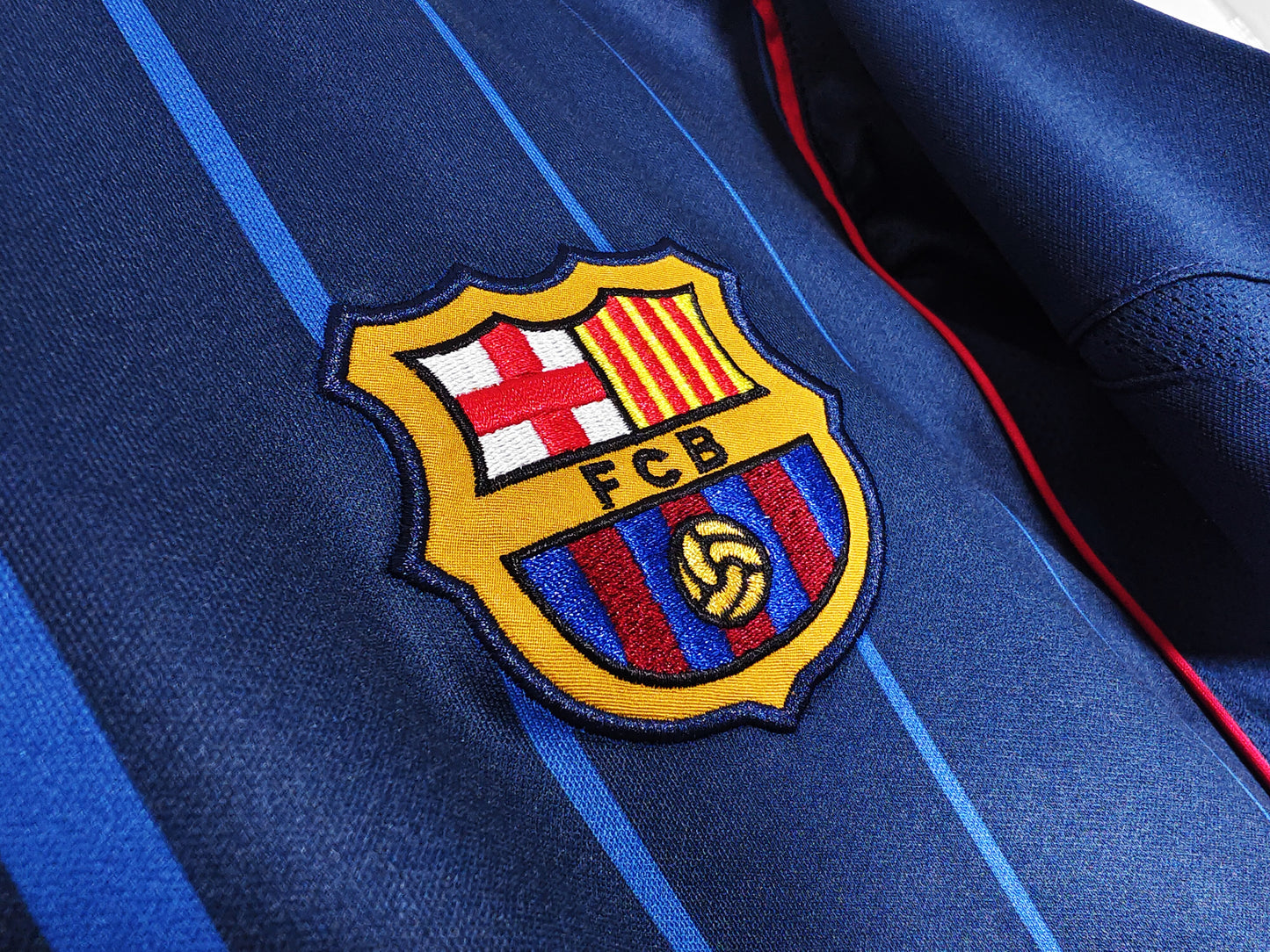 2004/05 Season Barcelona Away Kit: Royal Blue