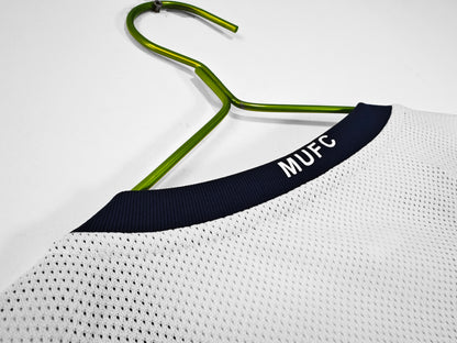 Long-sleeved: 2008/09 Manchester United Away Kit