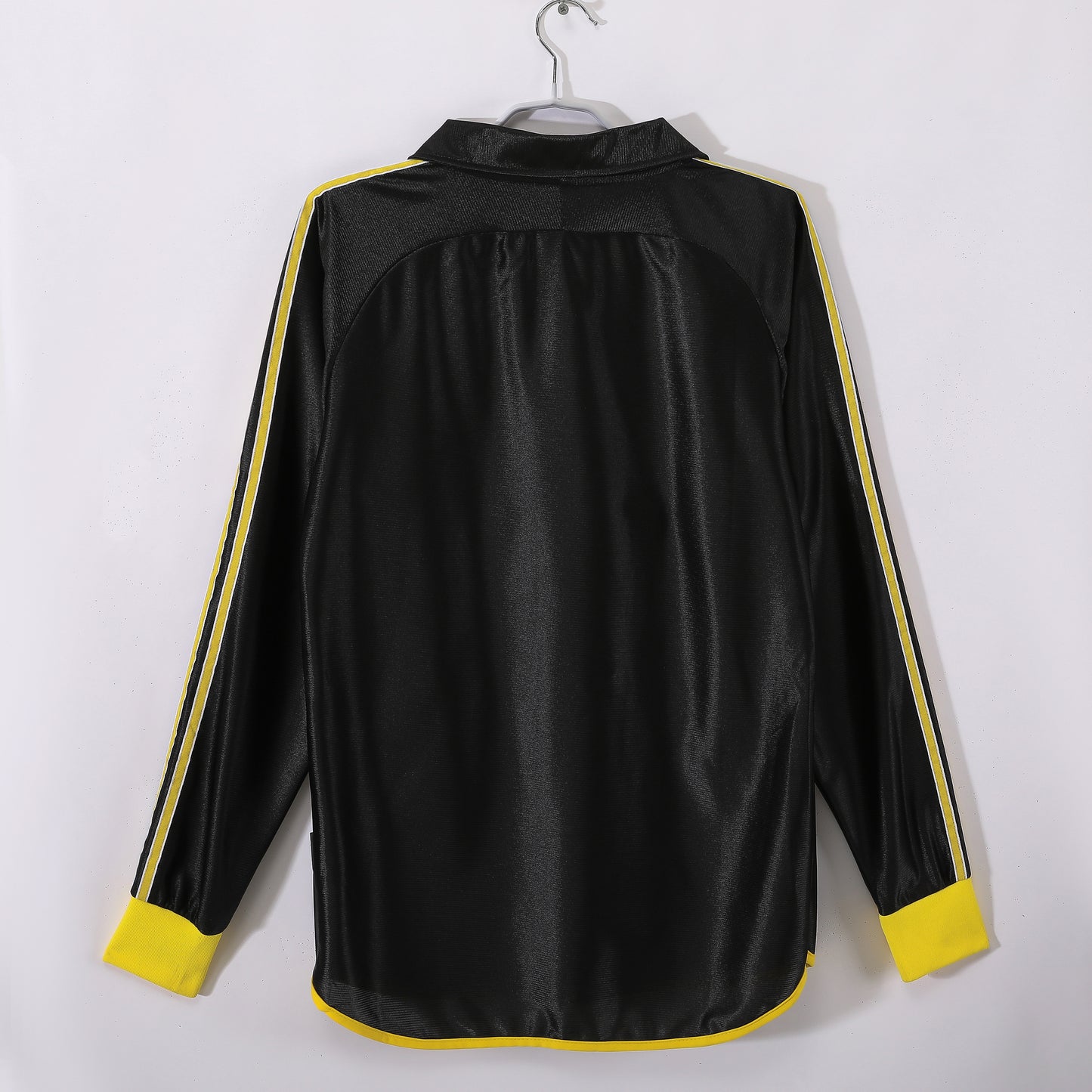 Long-sleeved jersey: 1999/01 season Real Madrid away kit