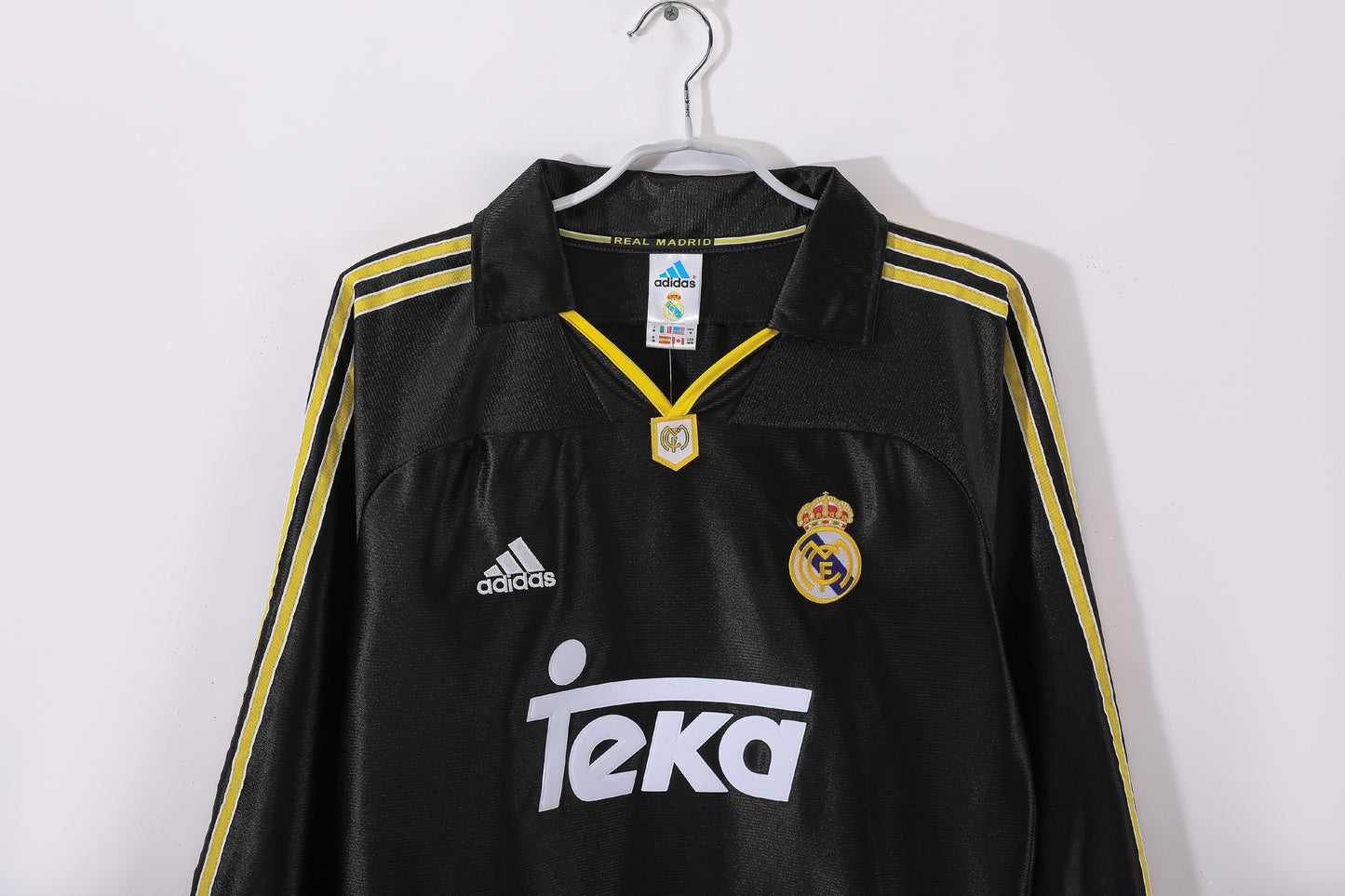 Long-sleeved jersey: 1999/01 season Real Madrid away kit