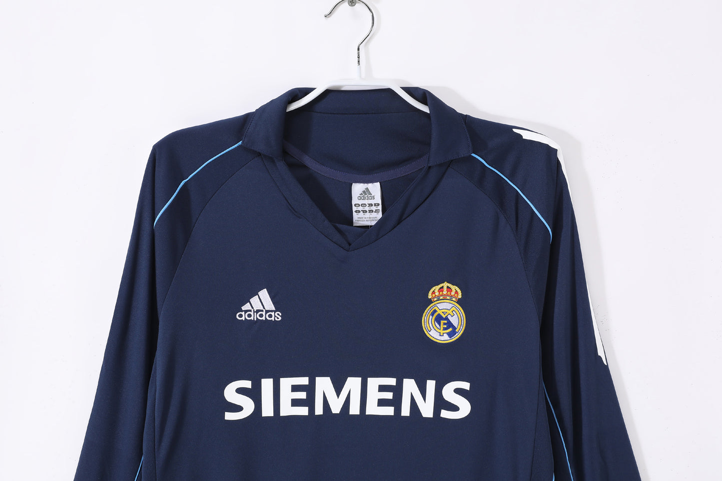 Long-sleeved: 2005/06 season Real Madrid away royal blue