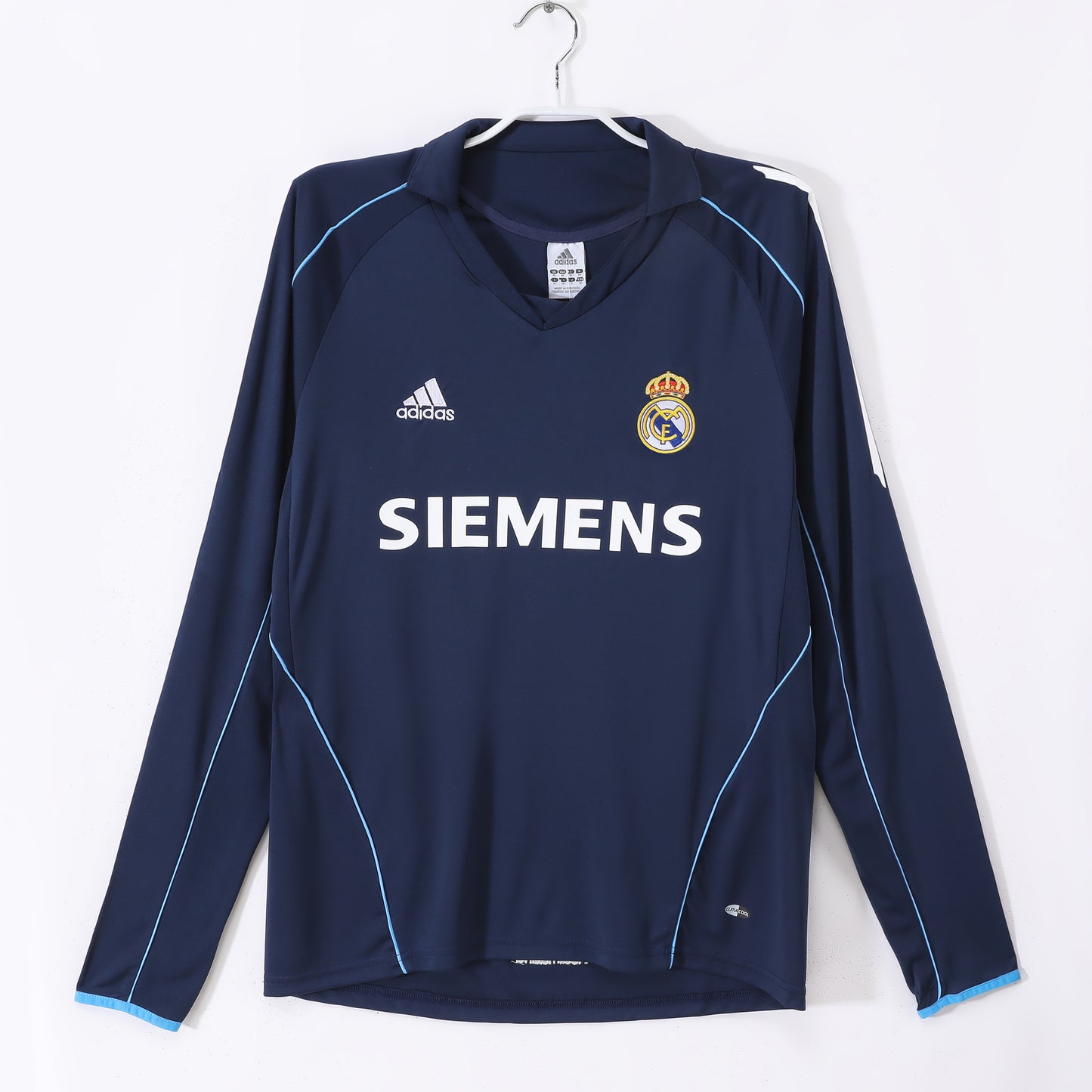 Long-sleeved: 2005/06 season Real Madrid away royal blue