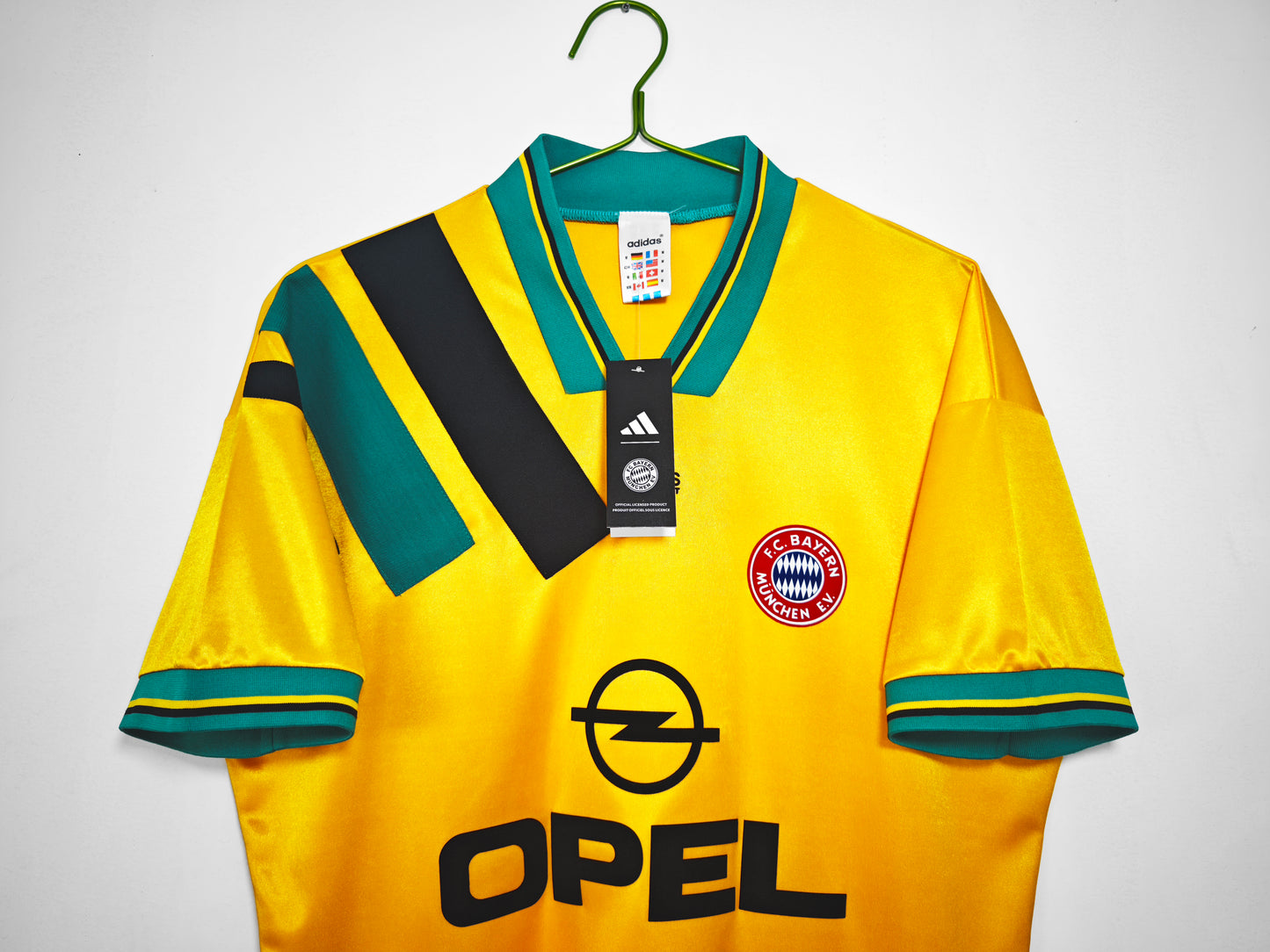 1993/95 Season Bayern Munich Away Retro Kit