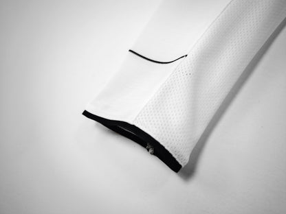 Long-sleeved: 2003/04 Manchester United away kit