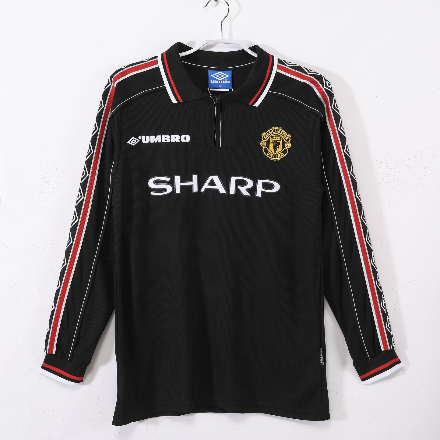 Long-sleeved: Manchester United black jersey from the 1998/99 season