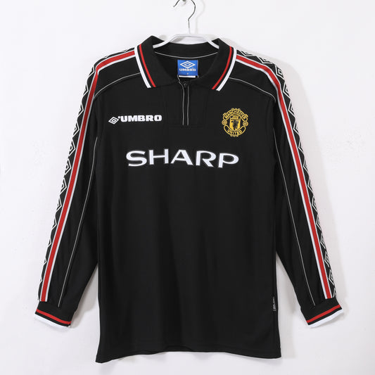 Long-sleeved: Manchester United black jersey from the 1998/99 season