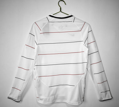 Long-sleeved: 2003/04 Manchester United away kit