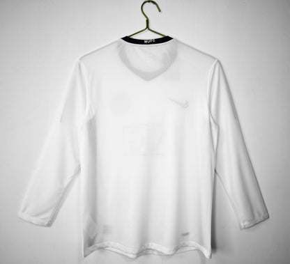 Long-sleeved: 2008/09 Manchester United Away Kit
