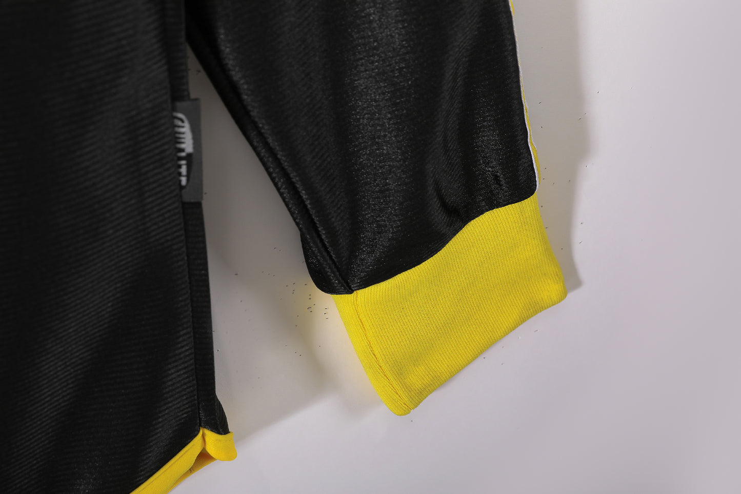 Long-sleeved jersey: 1999/01 season Real Madrid away kit