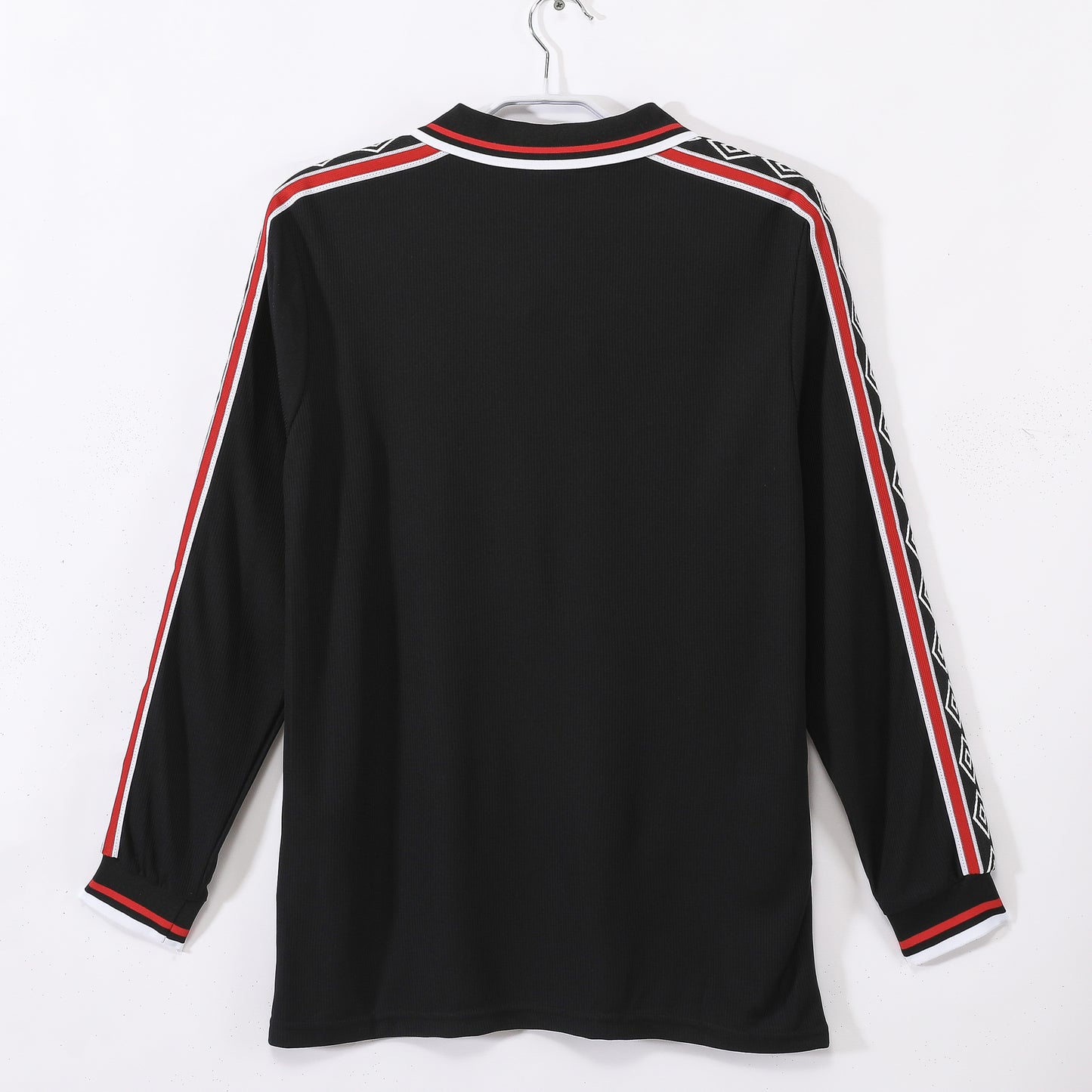 Long-sleeved: Manchester United black jersey from the 1998/99 season