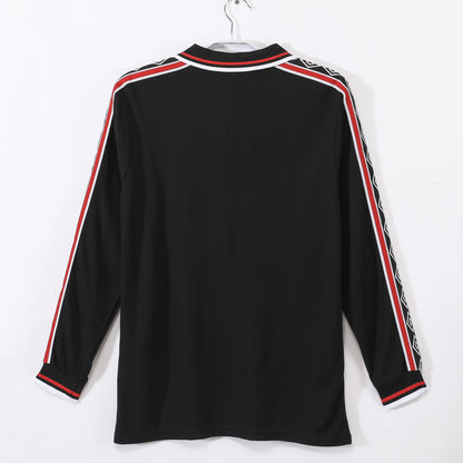 Long-sleeved: Manchester United black jersey from the 1998/99 season