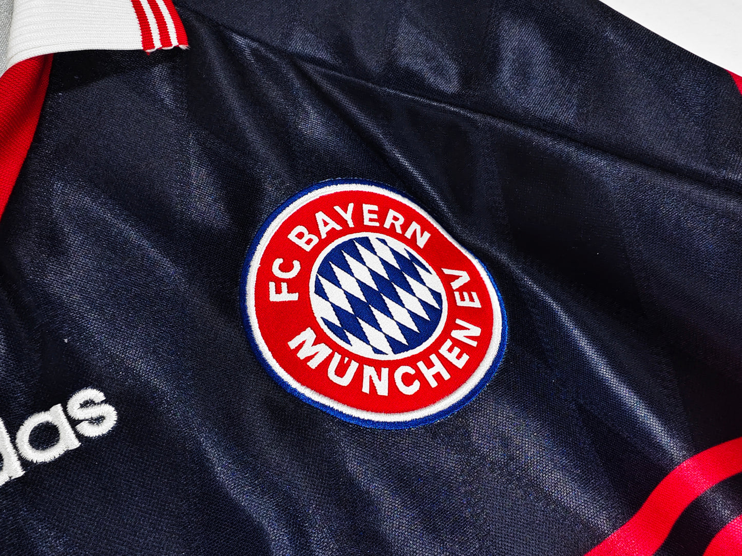 Long-sleeved jersey: 1997/99 season Bayern Munich home kit