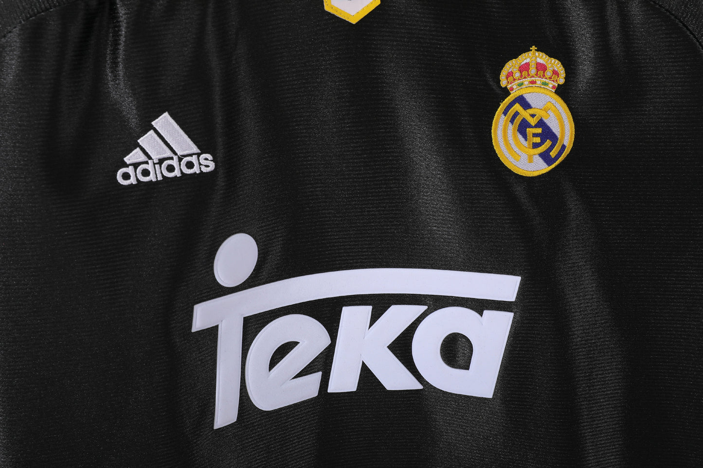 Long-sleeved jersey: 1999/01 season Real Madrid away kit